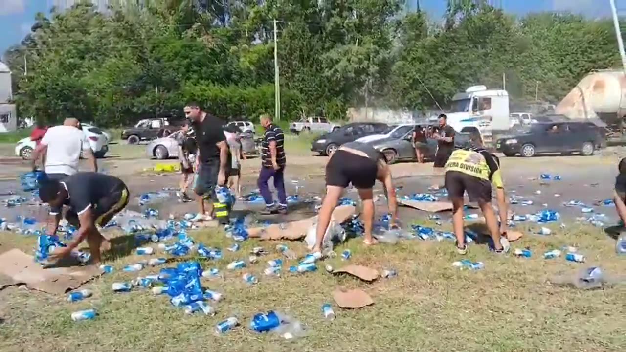 Argentina | Un camión de cerveza volcó en la ciudad argentina