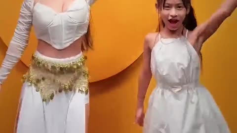 Korean girl🇰🇷 Indian kid🇮🇳 dancing to blackpink x kavaala