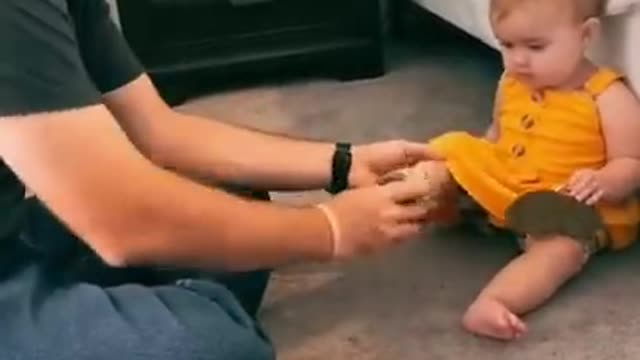 ๐๐Adorable dad & daughter movements ๐๐