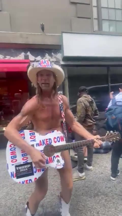 'Naked Cowboy' sings pro-border song in front of illegals