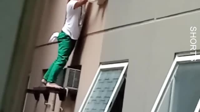 WATCH : What Happens When a Dog Jumps Out of a Window ? 😱