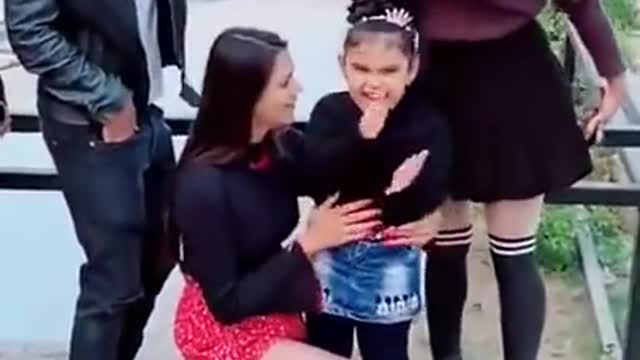 tujhko lagaungi mein khinch ke