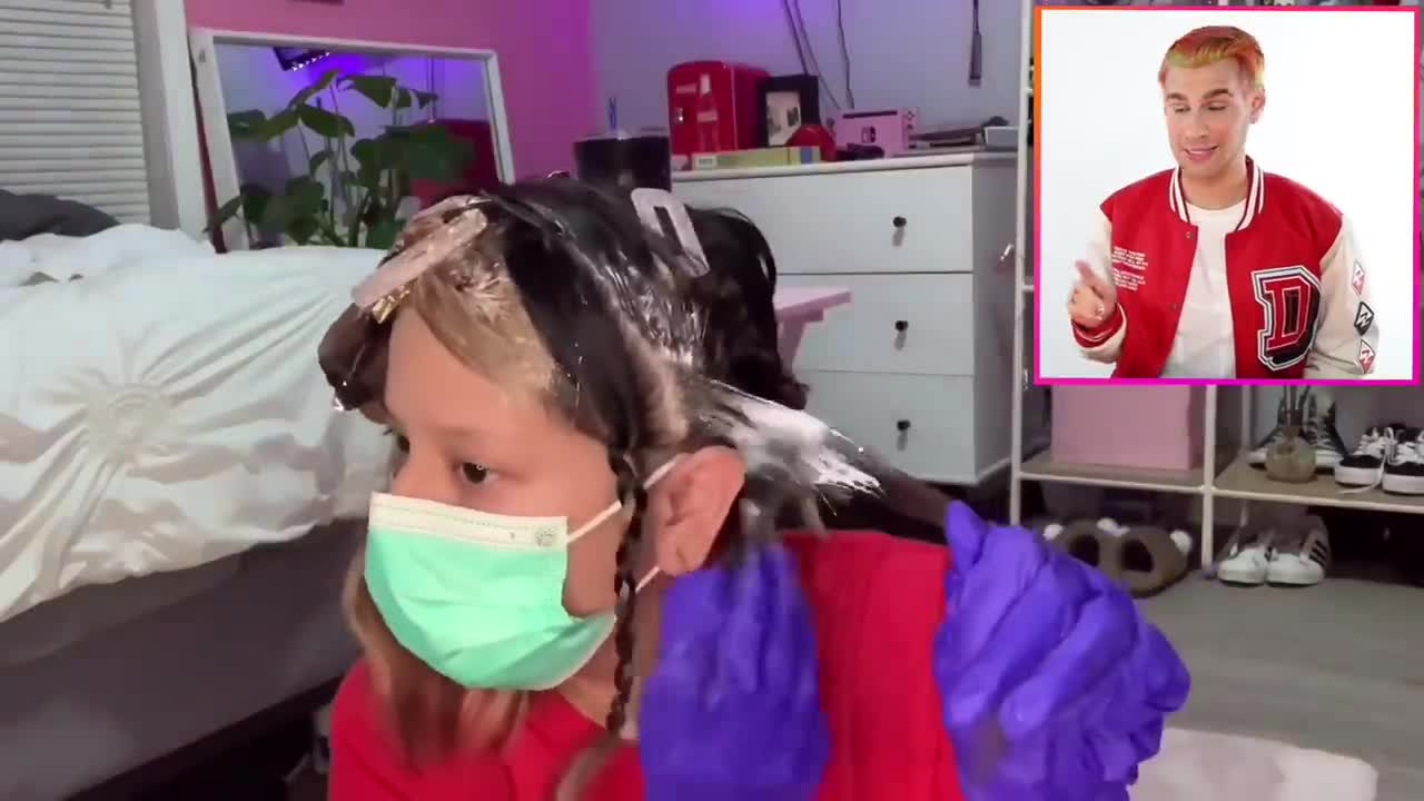 Hairdresser Reacts To DIY Y2k Stripe Highlights
