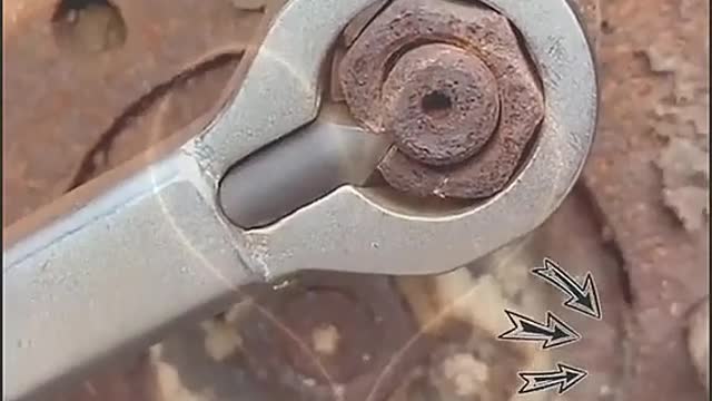 Quick-breaking cutting tool