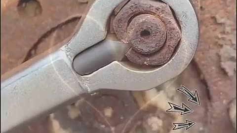 Quick-breaking cutting tool