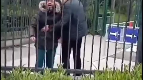 📍 Ballyogan Illegal immigrant starts screaming at locals