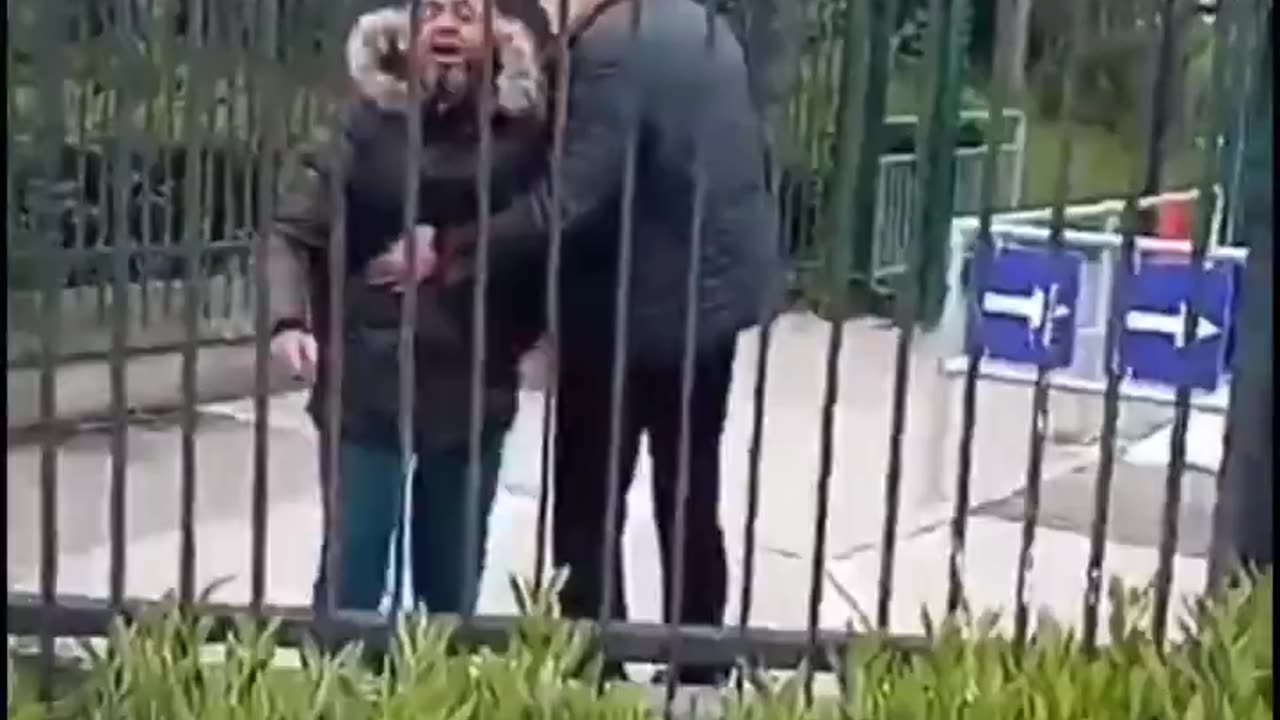 📍 Ballyogan Illegal immigrant starts screaming at locals