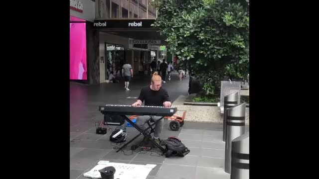 Great pianist street performer in Melbourne city