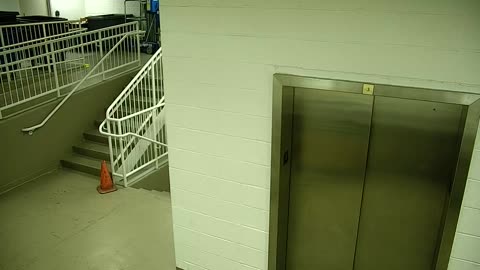 7110CVCULElevator#3Lobby_2021-01-06_13h40min01s490ms.mp4