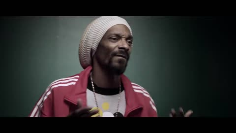 Snoop Lion - Smoke The Weed ft. Collie Buddz [Music Video]