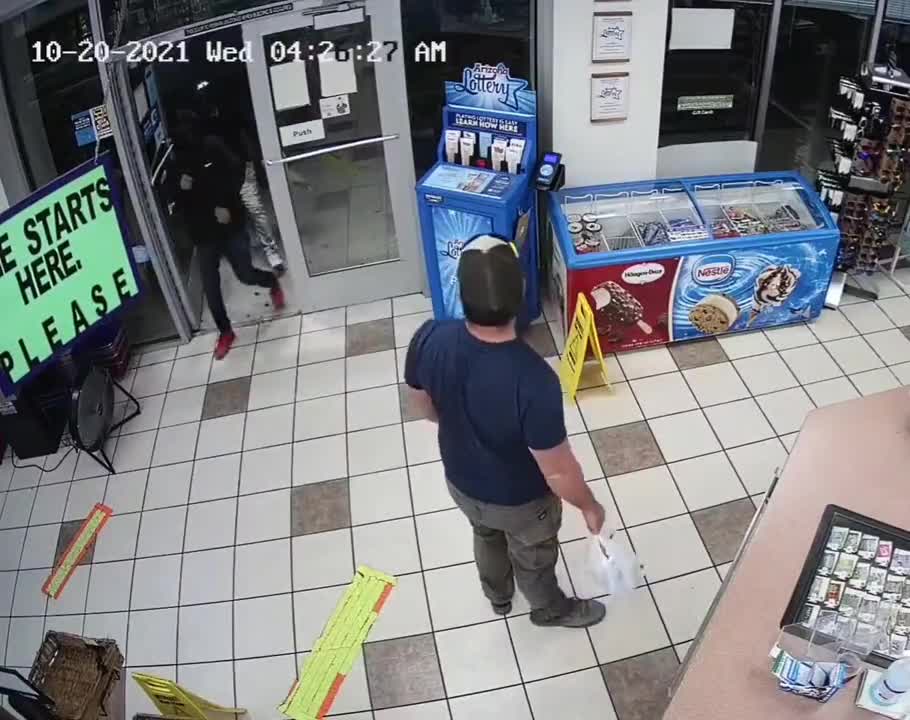 Marine Takes Gun From Alleged Robber in Arizona Convenience Store