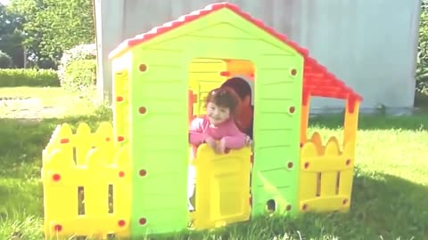 Video of The Funniest Babies On The Web