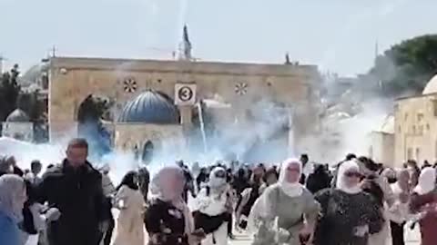 Ισραηλινά μη επανδρωμένα αεροσκάφη εκτοξεύουν δακρυγόνα