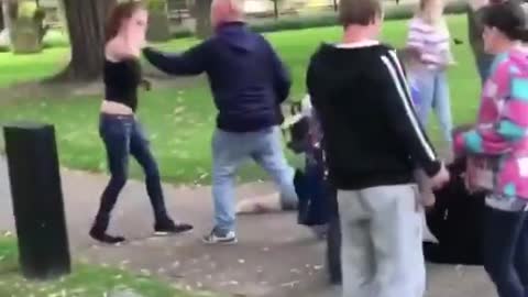 GIRLS FIGHTING IN THE PARK.