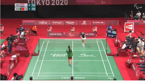 Vídeo: A vitória de Beatriz Monteiro no primeiro jogo de badminton