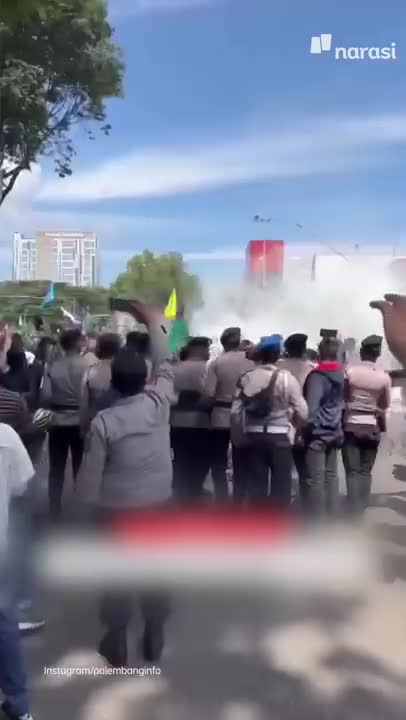 DEMO MAHASISWA 11 April 2022 YANG BERUJUNG RICUH HINGGA PENGANIAYAAN DOSEN UI ADE ARMANDO