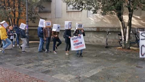 Prove flashmob: studenti organizzati spontaneamente contro la dittatura sanitaria - Parma