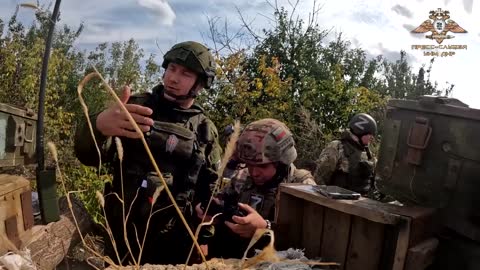 The 11th regiment of the DNR military attacks Kiev forces in Pervomaiskoye.