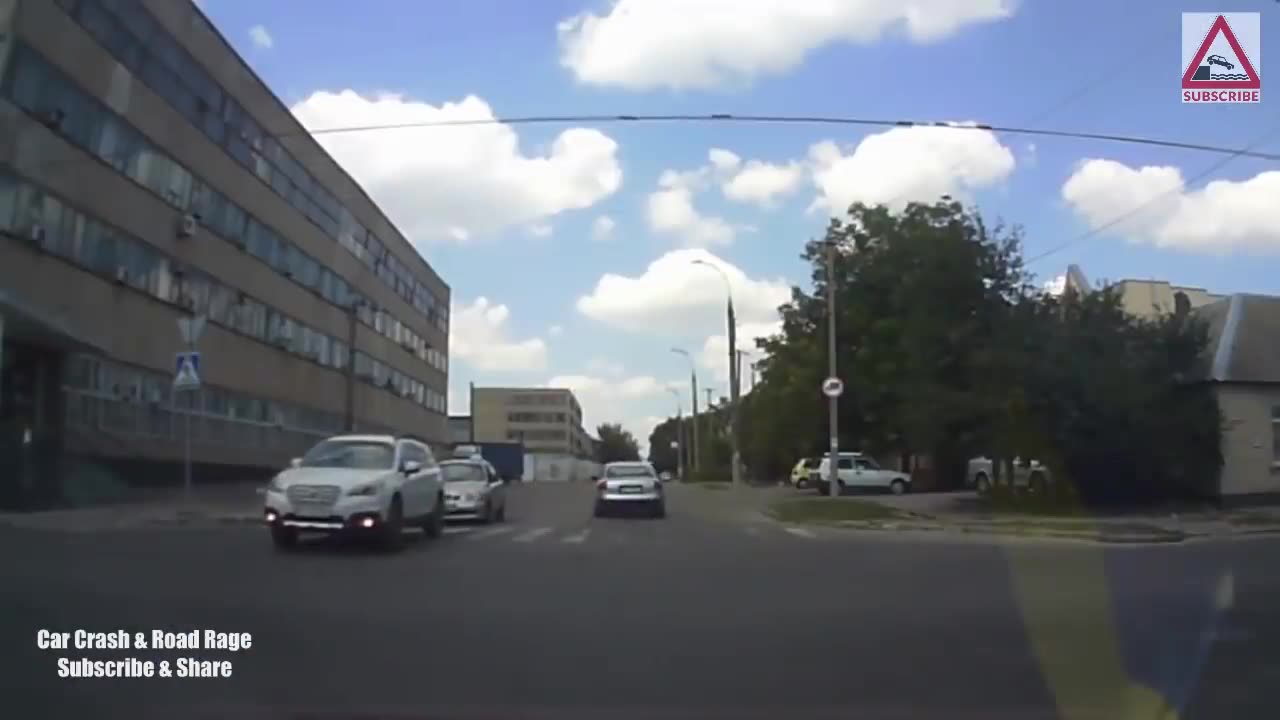 IDIOT DRIVERS CAUGHT ON CAMERA! Stupid Driving FAILS Compilation