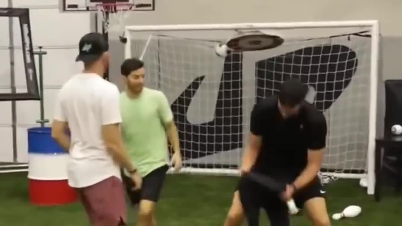 Illusion_trick_shot_w-_Dude_Perfect_%23shorts