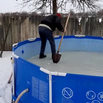 ice rink in Russian.