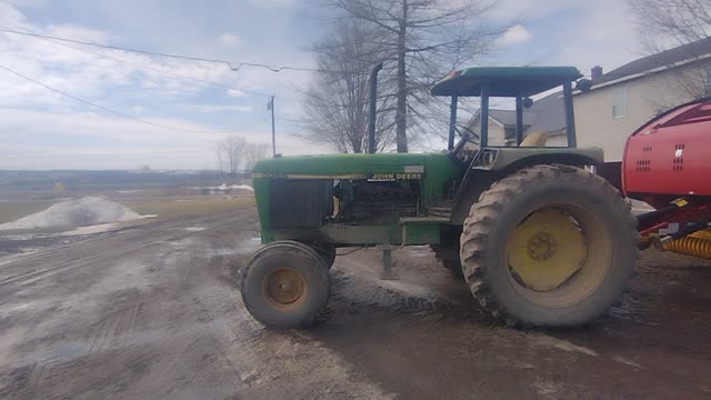 Farming in the USA - selling the John Deere baler and buying the New Holland baler