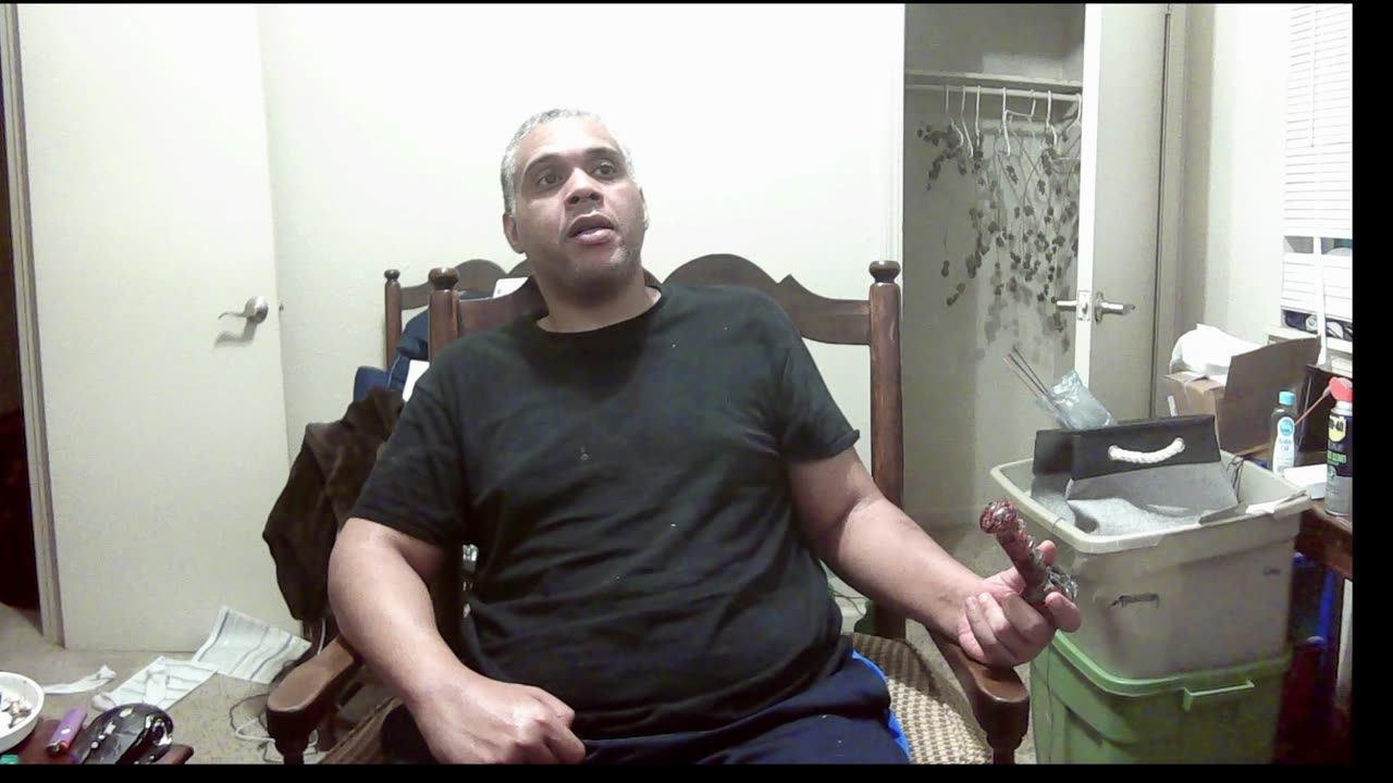 Relaxing with a pipe and an opera before bed.