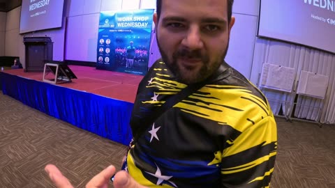 Estaba usando ropa venezolana en la conferencia digital de Chiang Mai en Tailandia