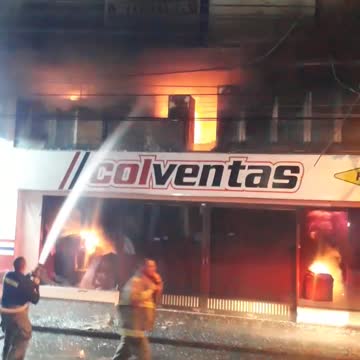 Se incendia almacén en San Pedro