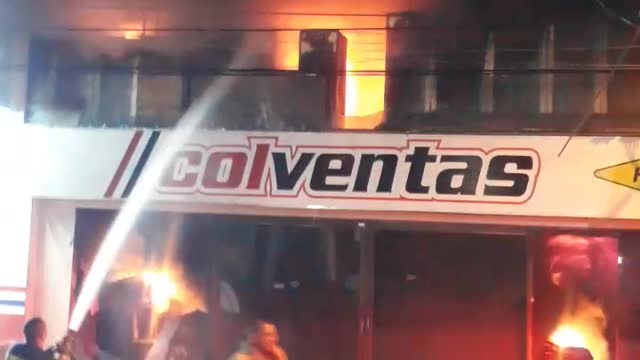 Se incendia almacén en San Pedro