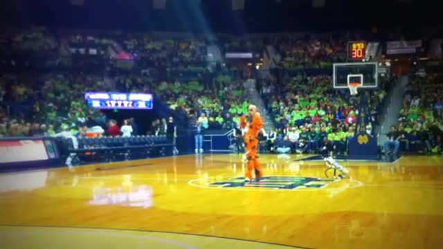 Don't mess up the Notre Dame fight song, hornguy!