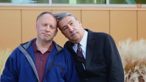 Heartwarming_ Man Shares Combover With Bald Man In Need