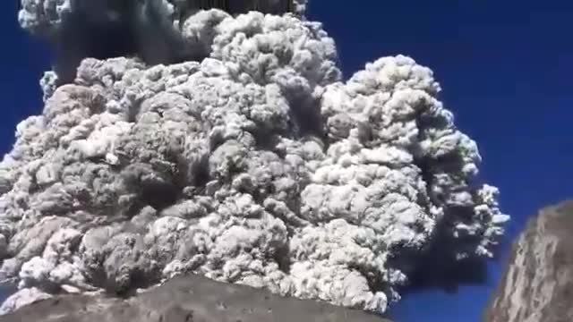 Merapi Mountain Eruption Hundred Mountain Climber Panic Only Few Feet From Explode