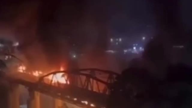 The moment when Rome’s “Ponte di Ferro” or “iron bridge” broke apart in flames