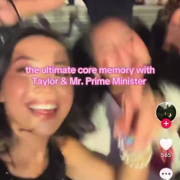 Trudeau @ Taylor Swift concert: This is totally normal behaviour for a 53 years-old man?