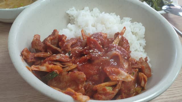 Popular Korean food: Stir-fried Spicy Pork with Rice