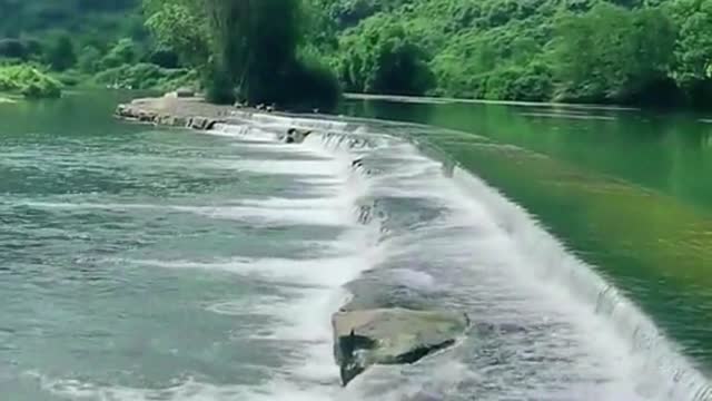 Pemandangan alam gunung berbaris