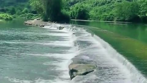 Pemandangan alam gunung berbaris