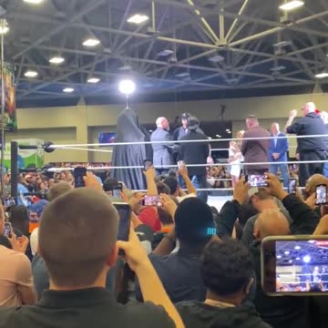 The Undertaker’s Statue is Revealed