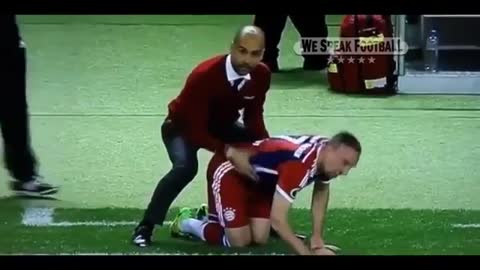 Funny moments in football Hilarious Video Guardiola, Mourinho, Ancelotti, Jürgen