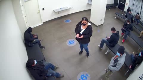 8030FCOB01128BadgingWaitingArea_2021-01-06_05h20min00s500ms.mp4