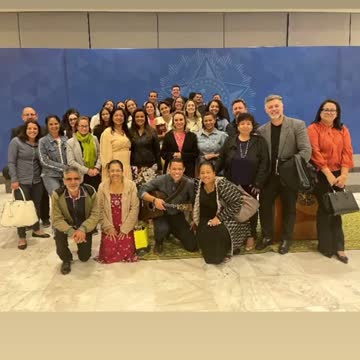 Michelle Bolsonaro leva grupo para orar à noite no Planalto