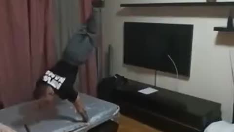 Man Tours Room Using Only His Arms
