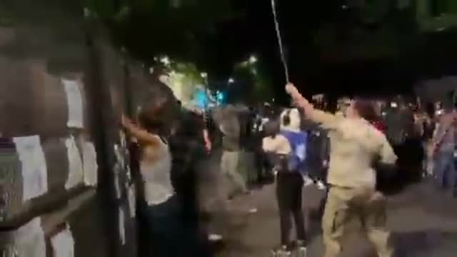 BLM & Antifa Riots 2020 - 2020-07-24-08-11-13-Portland.mp4