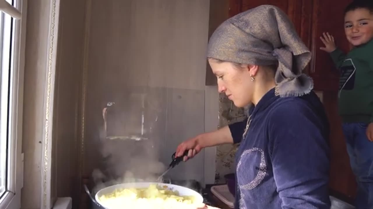 Life in the RUSSIAN southernmost village Сooking Lezgin national meat cake and khinkali The World