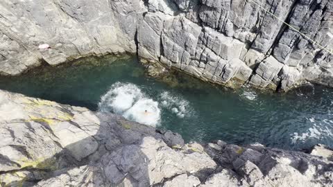 Cliff jumping from 15m😱