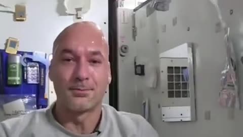 How to wash hair in space😀