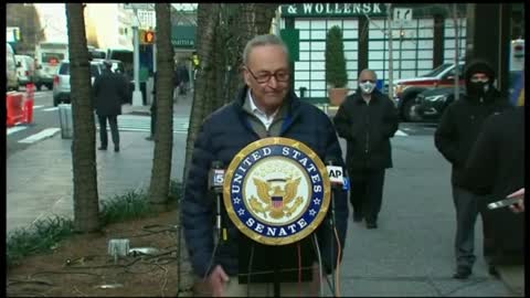 Heckler interrupts Sen. Chuck Schumer’s address calling for the impeachment of President Trump.