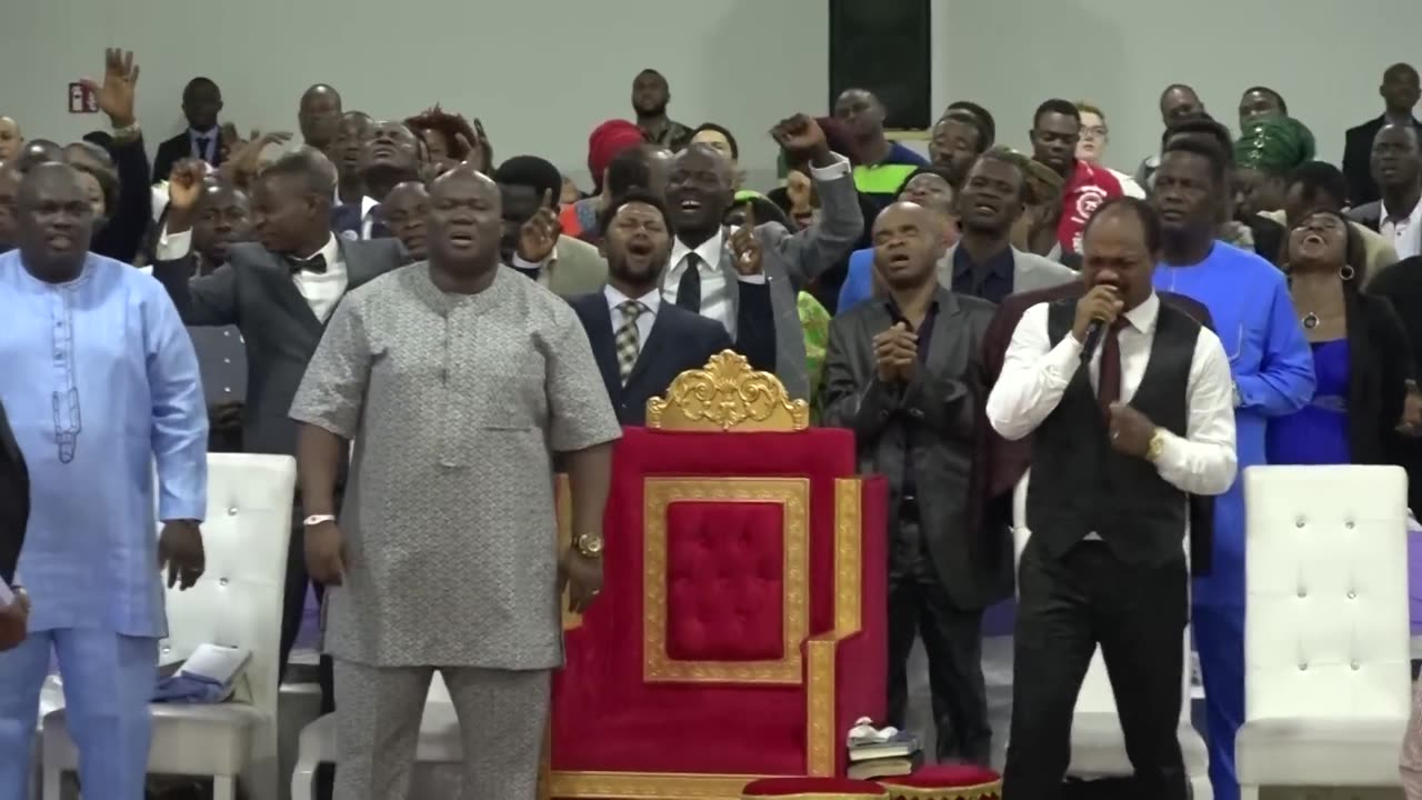 SEE WHAT HAPPENED as Apostle Johnson Suleman Began to WORSHIP