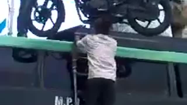 Incredible Man lifted a motorcycle only using his head